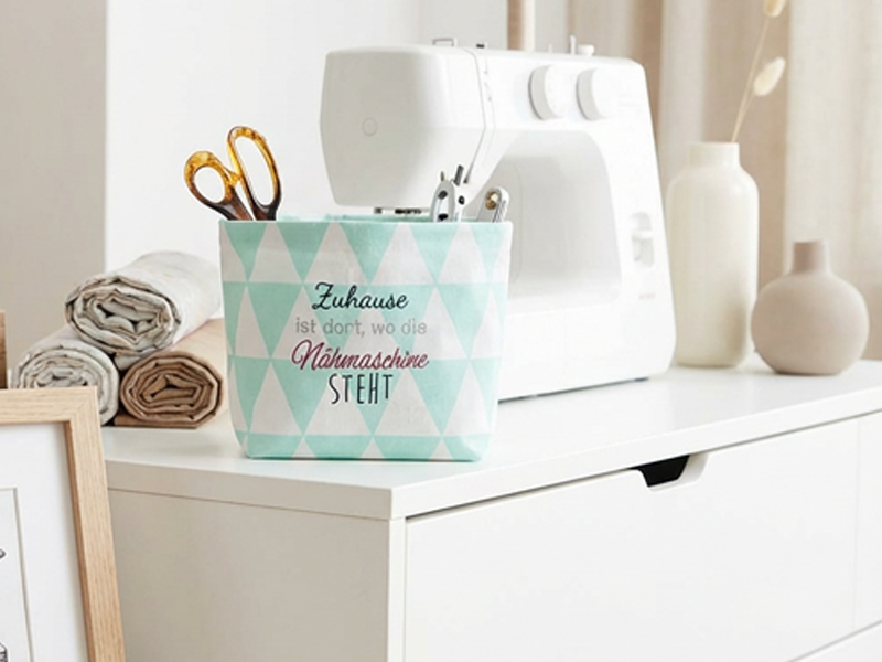 Zuhause ist dort wo die  Nähmaschine steht Spruch - Stickdatei